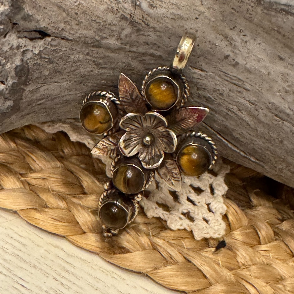 LAREG SILVER CROSS WITH TIGERS EYE STONES PENDANT